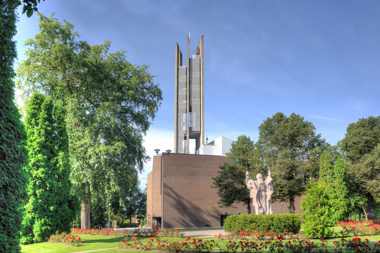 Kesäinen kuva Ristinkirkosta