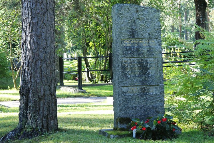 MustankallionHautausmaa_L.jpg