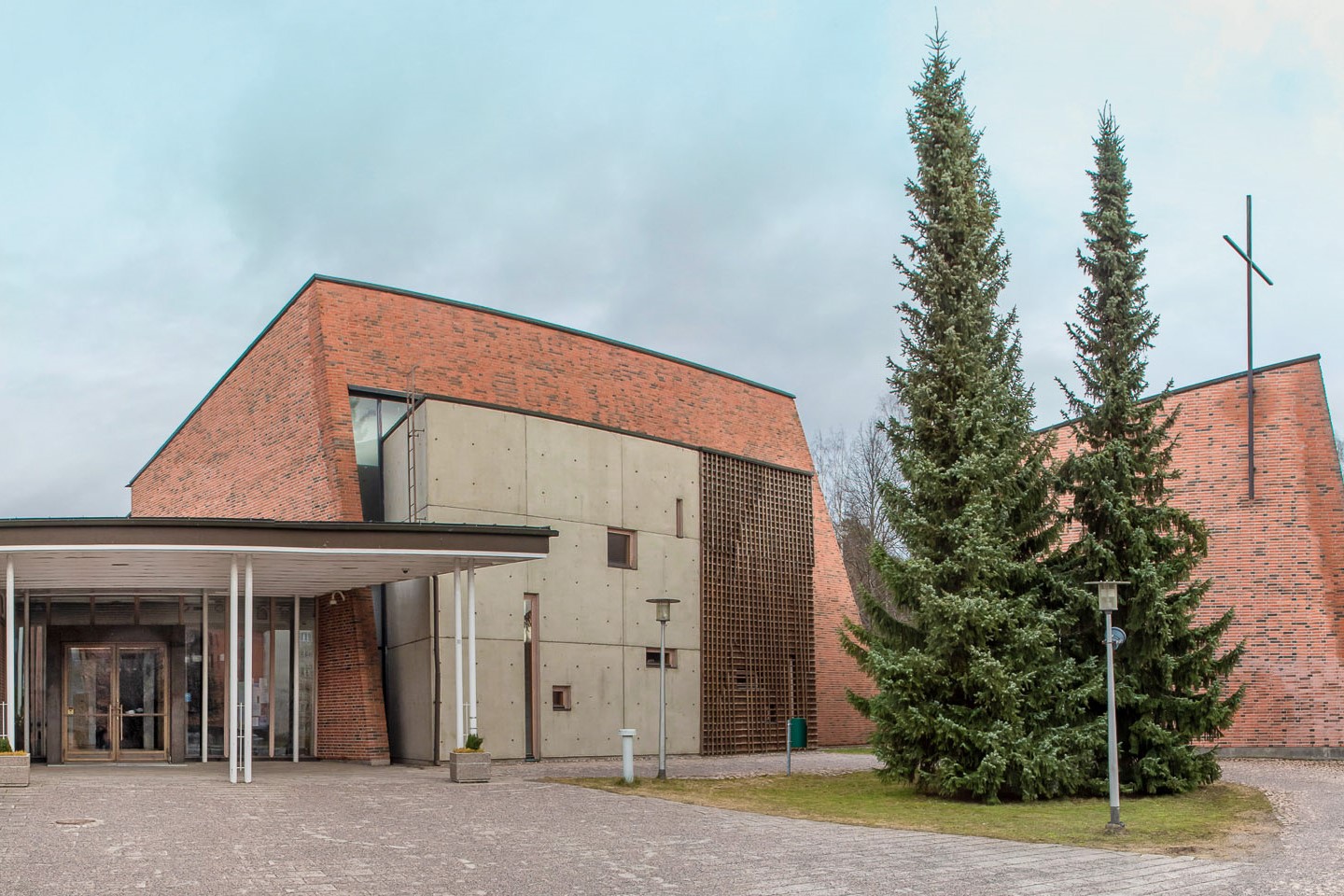 Mukkulan kirkko Mukkulan kirkko, ulko-kuva Kilpiäistentien puolelta