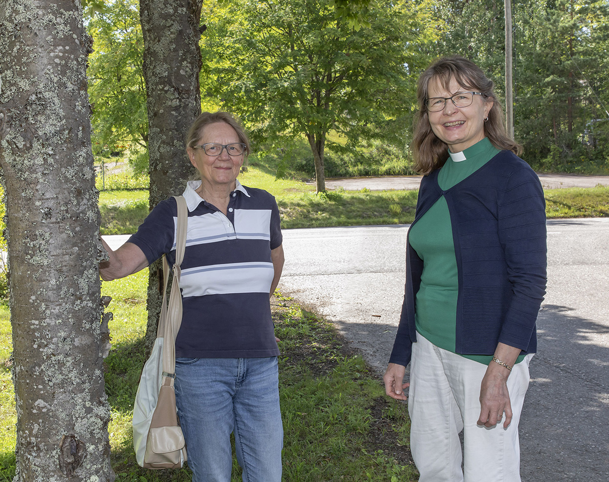 Soili Leinonen ja Marja Salo rohkaisevat nastolalaisia tulemaan mukaan seurakunnan vapaaehtoistyöhön.