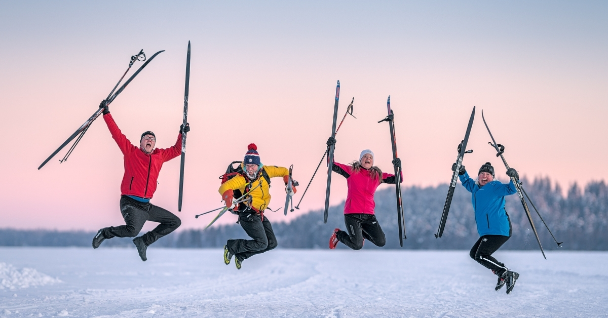 Jari Rissanen, Miikka Kallio, Anna-Maija Virtanen ja Sari Kuirinlahti Lahden seurakunnista kannustavat laht...